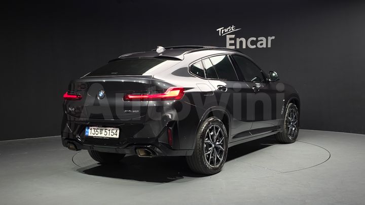 BMW X4 2023 — 2