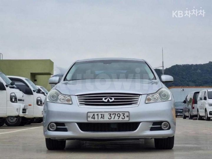 Infiniti M 2010 — 2