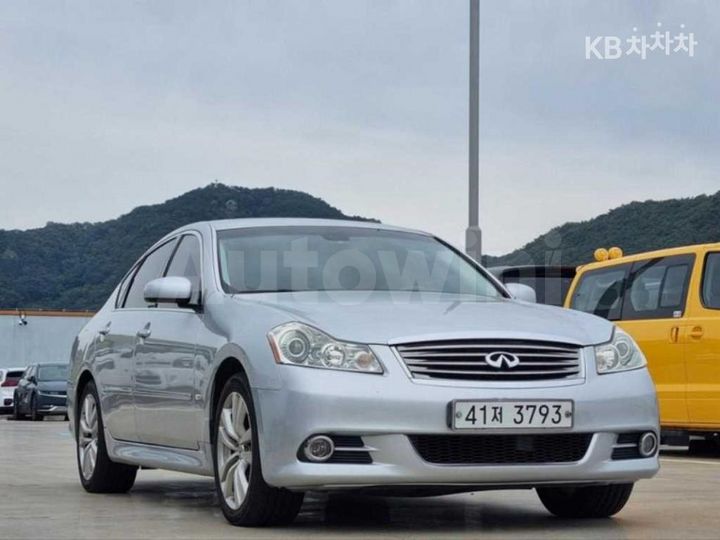 Infiniti M 2010 — 3