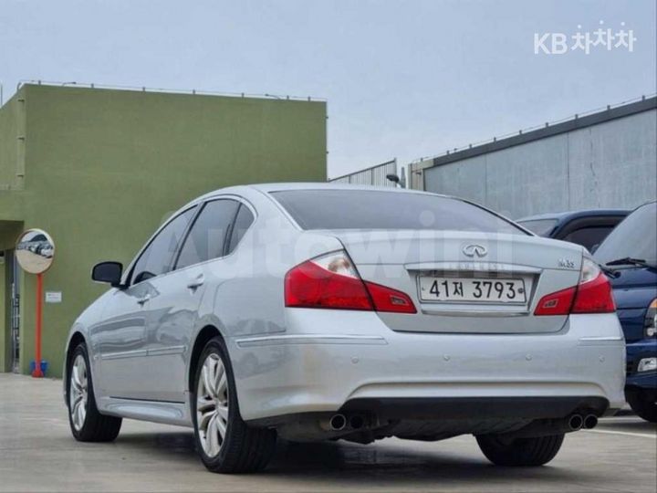 Infiniti M 2010 — 4