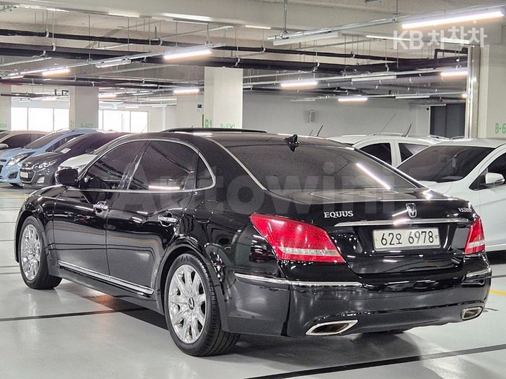 Hyundai Equus 2010 — 3