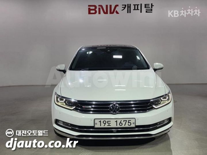 Volkswagen Passat 2018 — 2