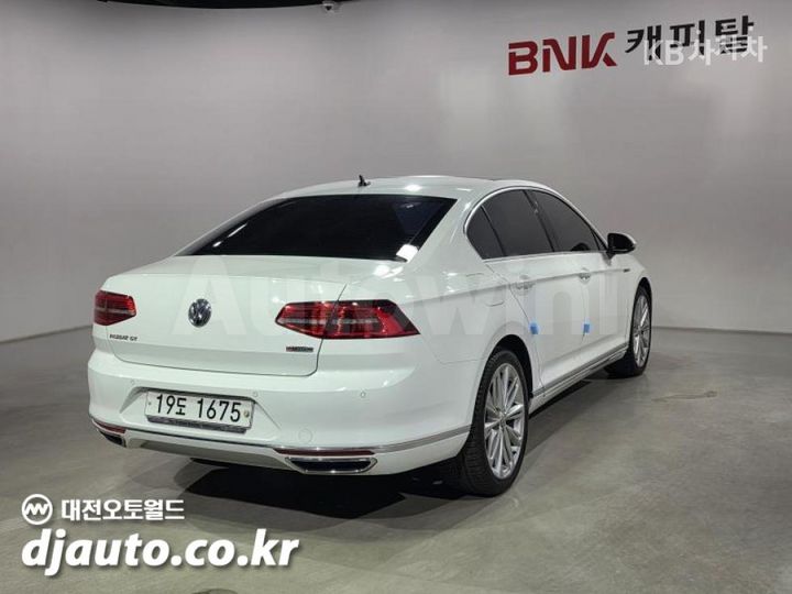 Volkswagen Passat 2018 — 3