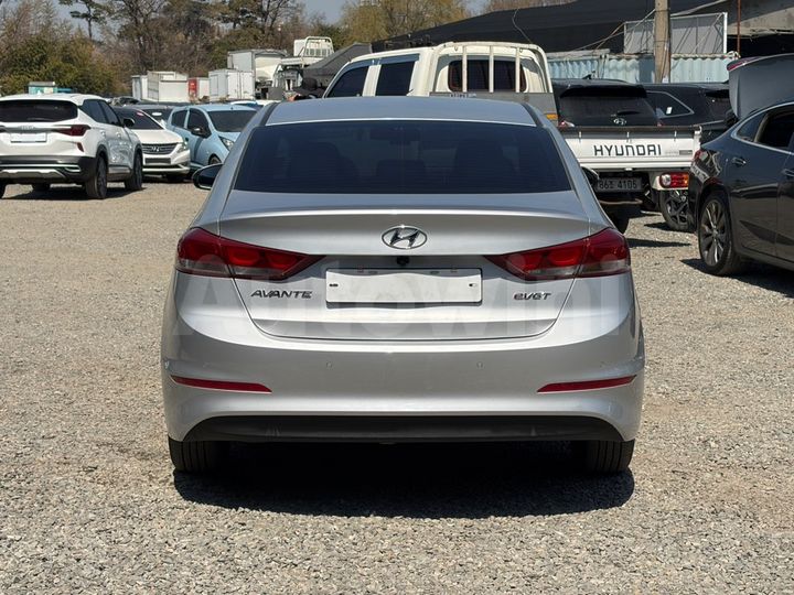 Hyundai Avante 2016 — 4