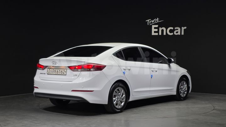 Hyundai Avante 2017 — 2