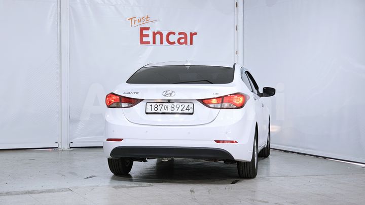 Hyundai Avante 2015 — 4