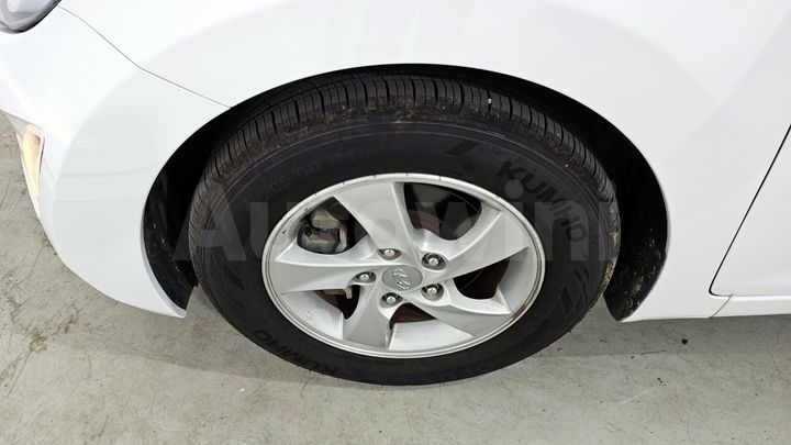 Hyundai Avante 2015 — 5