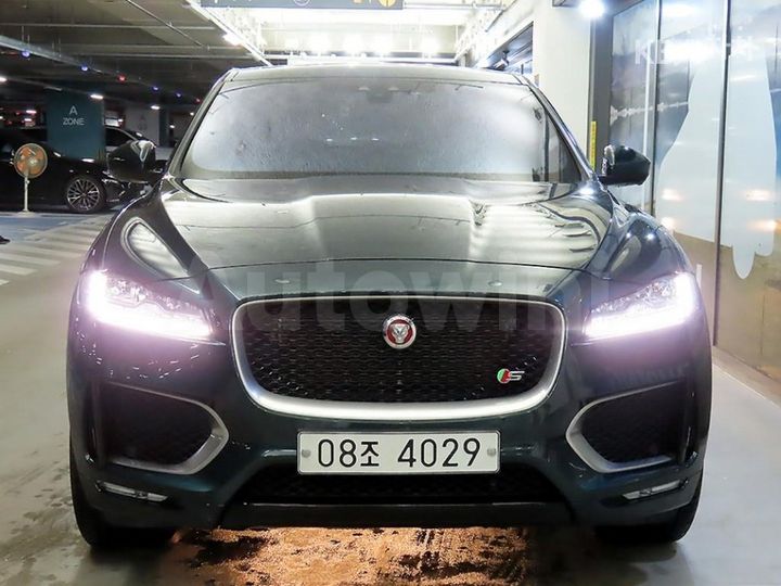 Jaguar F PACE