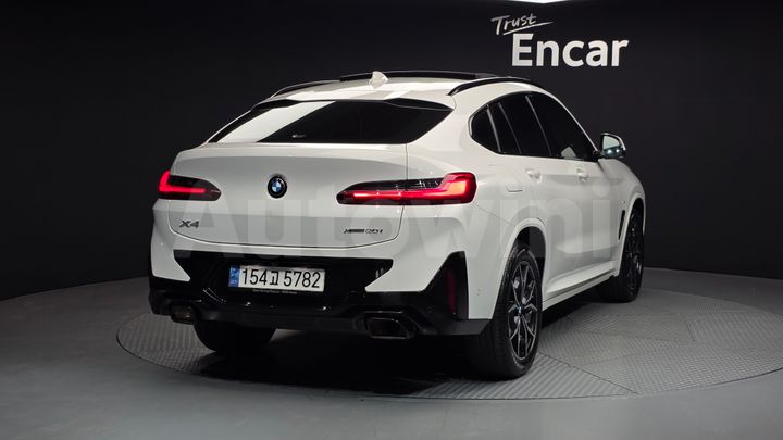 BMW X4 2023 — 2