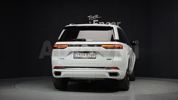 Jeep Cherokee 2023 — 4