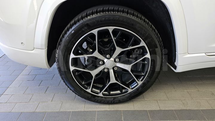 Jeep Cherokee 2023 — 5