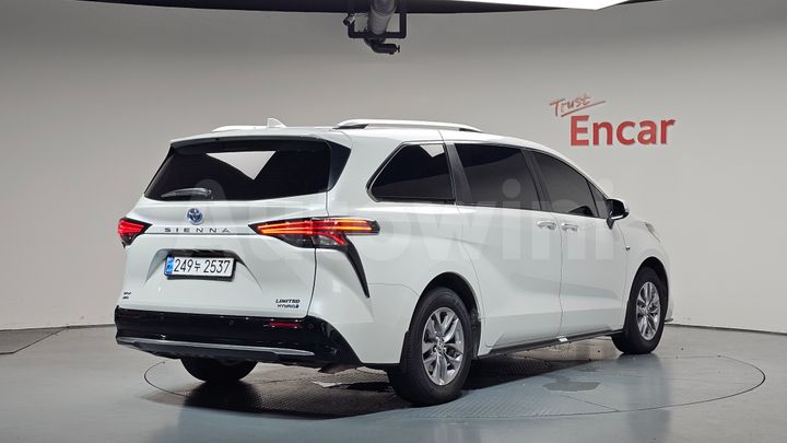 Toyota Sienna 2024 — 2