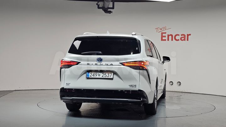 Toyota Sienna 2024 — 4