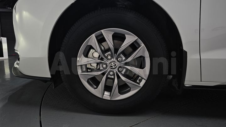 Toyota Sienna 2024 — 5