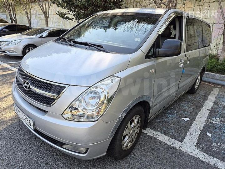 Hyundai Starex 2009 — 2