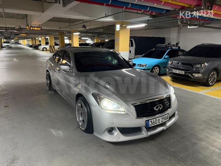 Infiniti M 2011 — 3