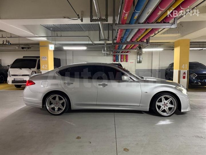 Infiniti M 2011 — 4