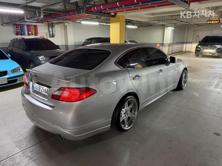 Infiniti M 2011 — 5