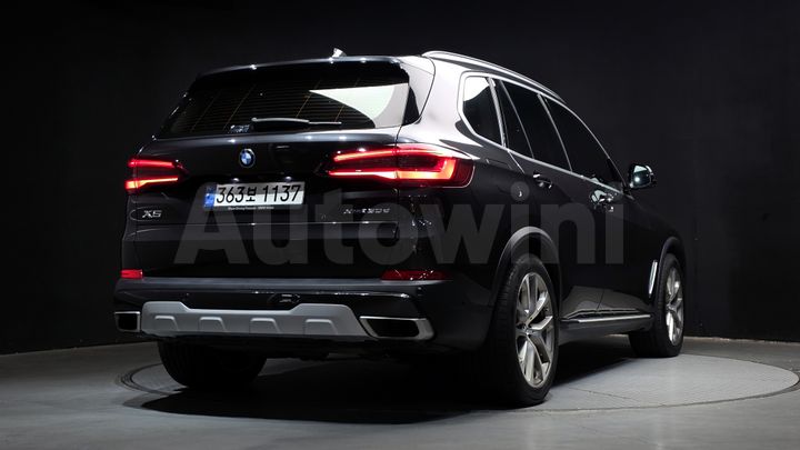 BMW X5 2021 — 2