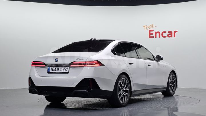 BMW 5 Series 2024 — 2
