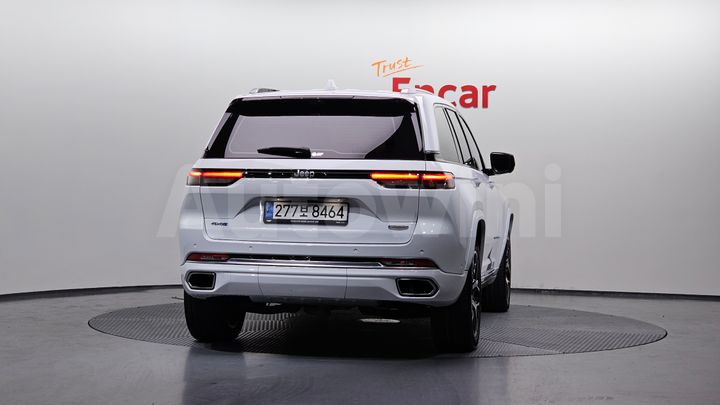 Jeep Cherokee 2023 — 4