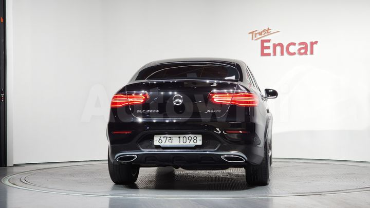 Mercedes Benz GLC Class 2018 — 4