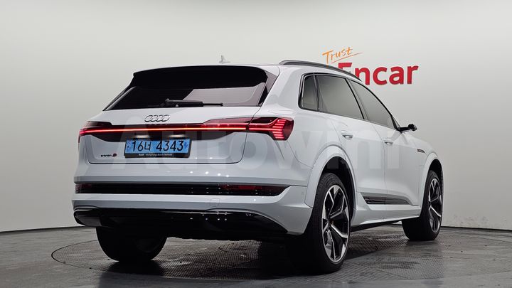 Audi e-tron 2022 — 2