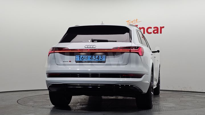 Audi e-tron 2022 — 4