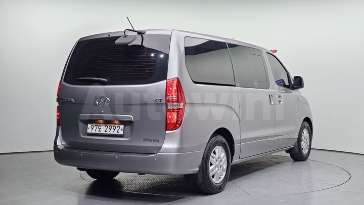 Hyundai Starex 2017 — 2