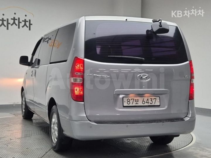 Hyundai Starex 2015 — 2