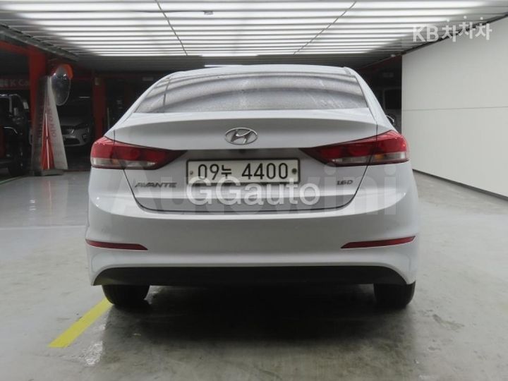 Hyundai Avante 2018 — 3