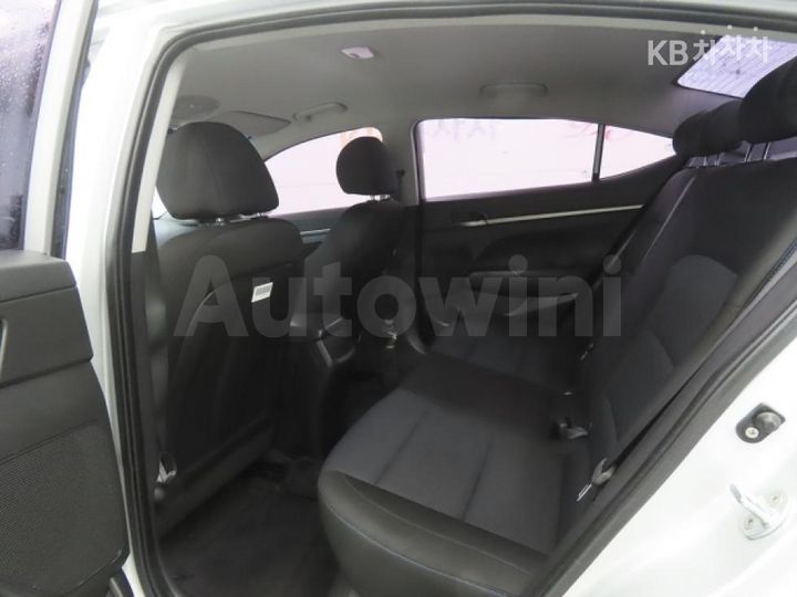 Hyundai Avante 2018 — 5