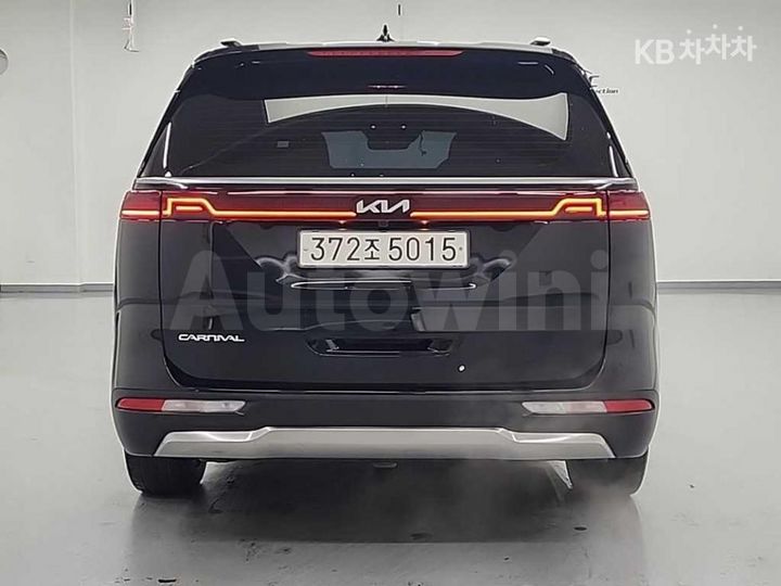 Kia Carnival 2023 KNANC81BBPS207564 — 3