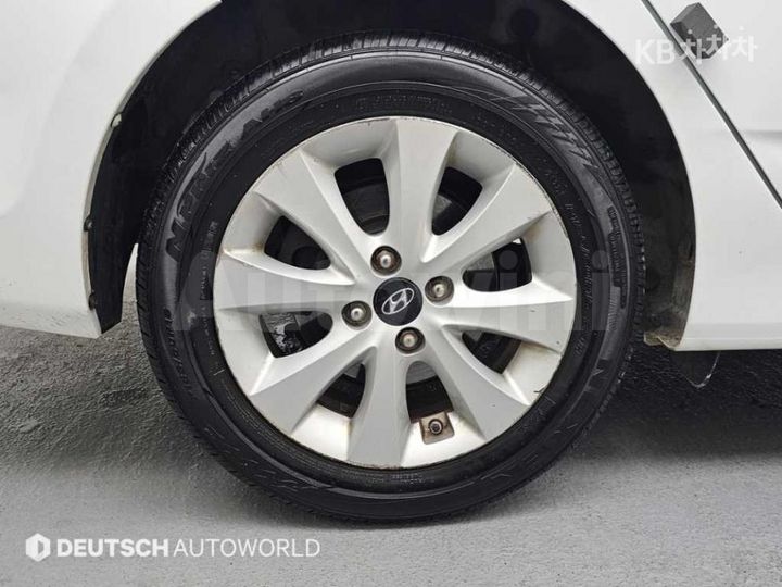 Hyundai Accent 2015 — 5