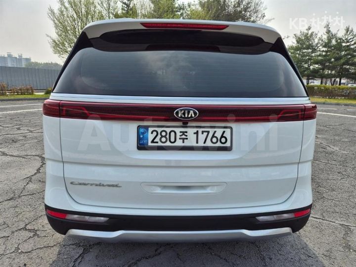 Kia Carnival 2021 — 4