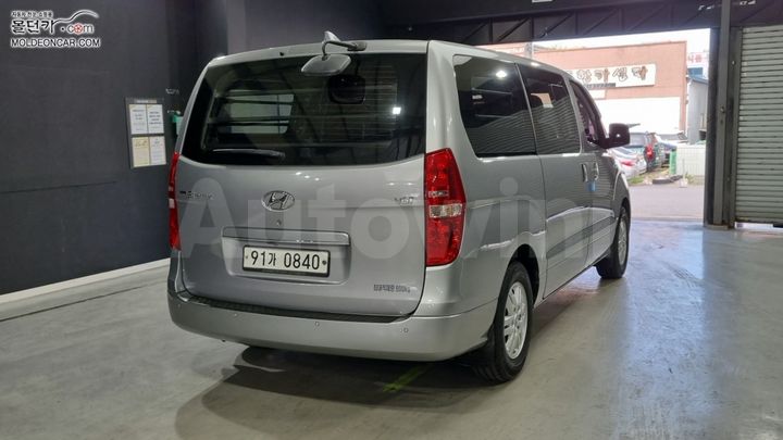 Hyundai Starex 2017 — 2