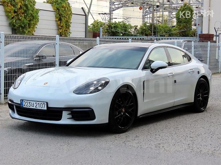 Porsche Panamera 2018 — 2