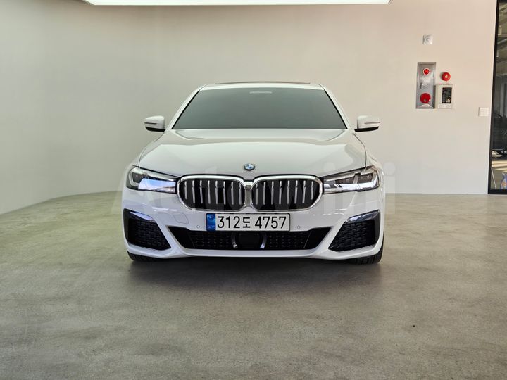 BMW 5 Series 2022 — 2
