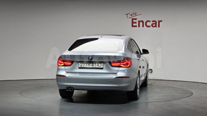 BMW 3 Series 2020 — 3