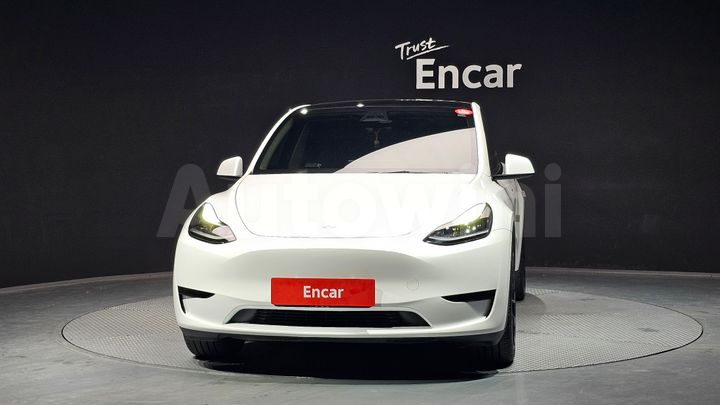 Tesla Model Y 2024 — 3