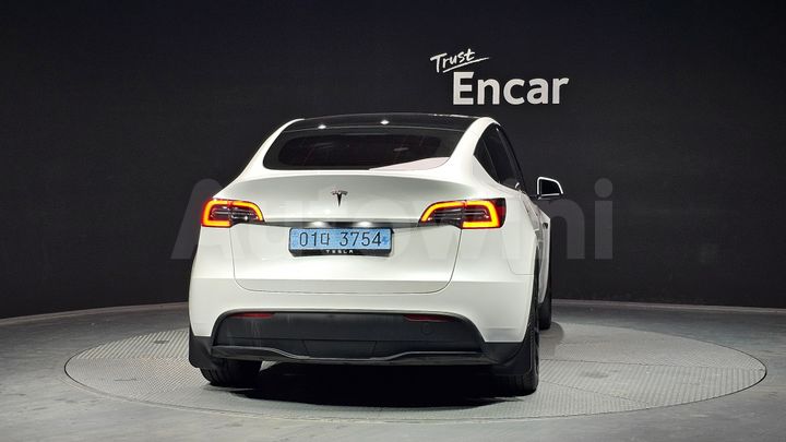 Tesla Model Y 2024 — 4