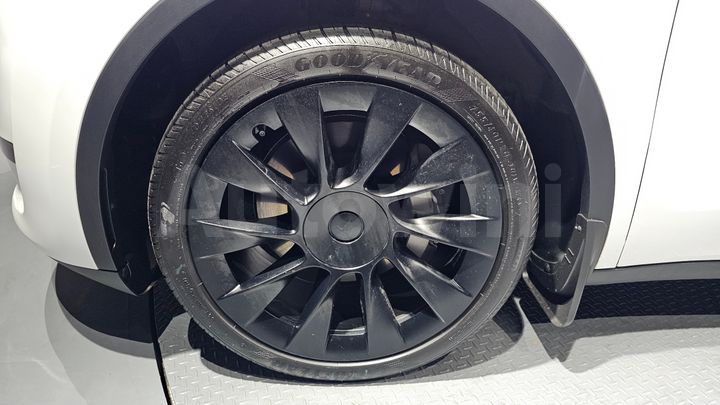 Tesla Model Y 2024 — 5
