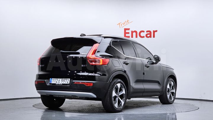 Volvo XC40 2023 — 2