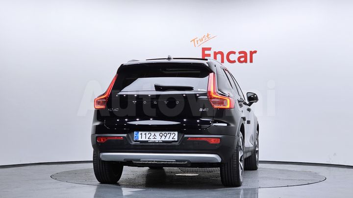 Volvo XC40 2023 — 4