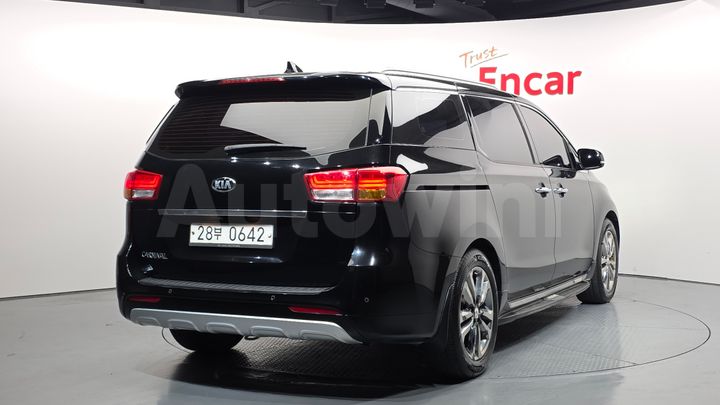 Kia Carnival 2017 — 2