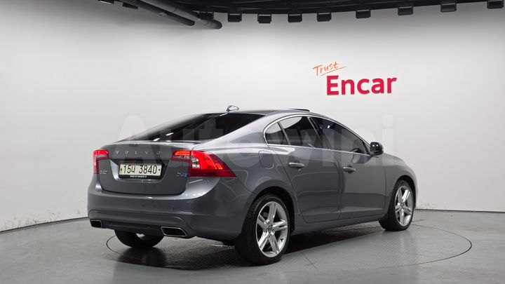 Volvo S60 2018 — 2