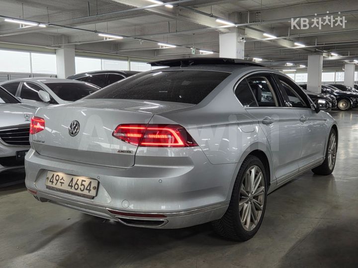 Volkswagen Passat 2018 — 4