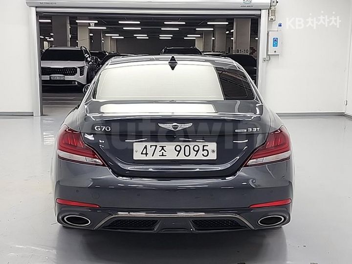 Genesis G70 2019 KMTG541EDKU030958 — 3