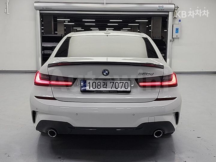 BMW 3 Series 2020 — 3