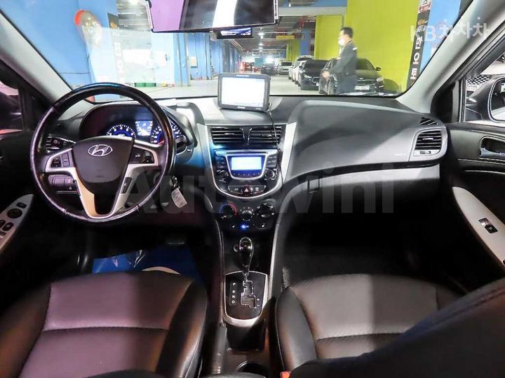 Hyundai Accent 2015 — 5